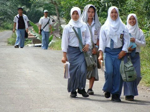 mualim_school_girls_sumatra